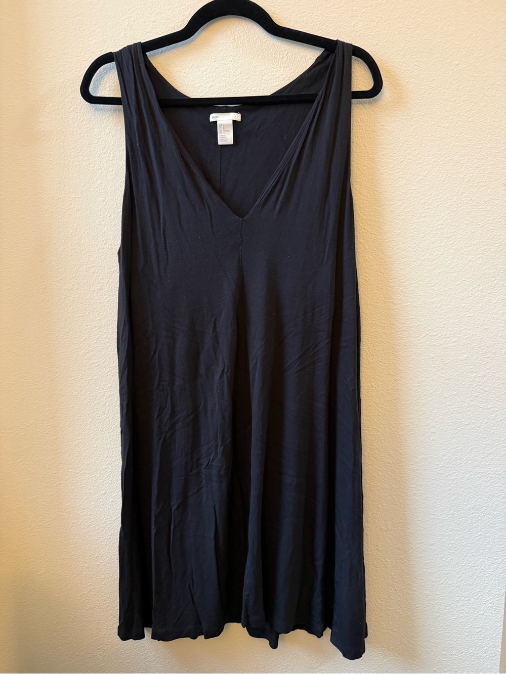H&M black v-neck sleeveless swing mini dress size L